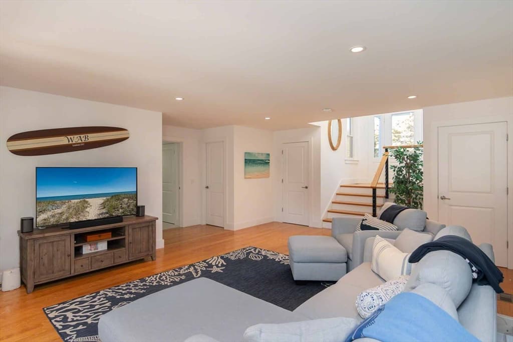 Single Family Residence at 7 Katama Dr, Edgartown MA 02539, Edgartown, photo 21 of 38