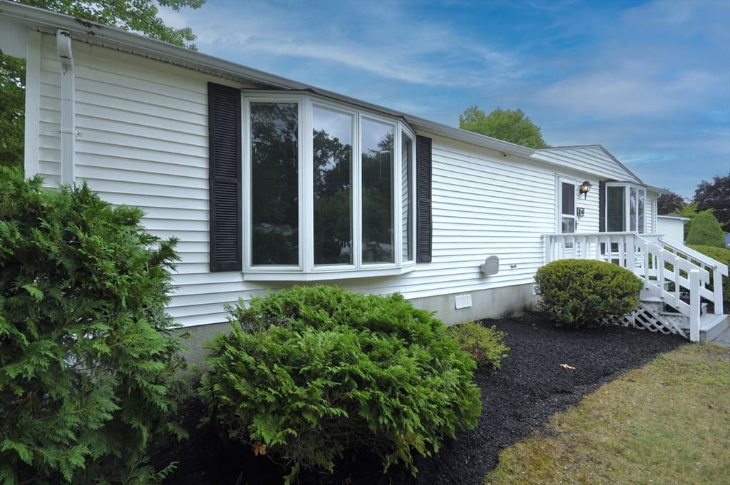 24 Leisurewoods Dr, Rockland MA 02370 photo 2
