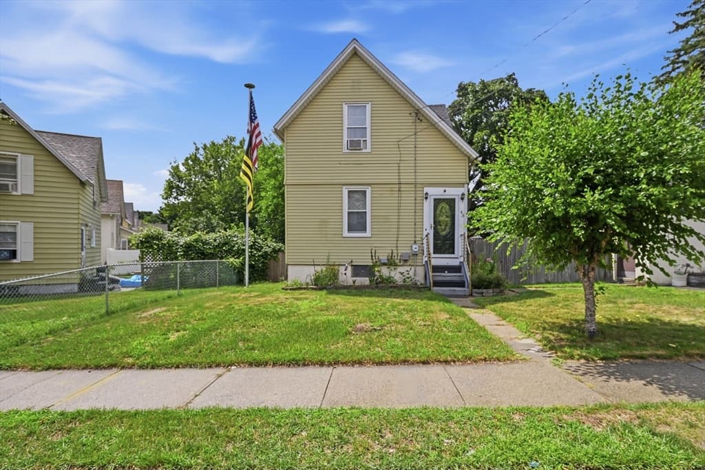 43 Hampden St, Ludlow MA 01056
