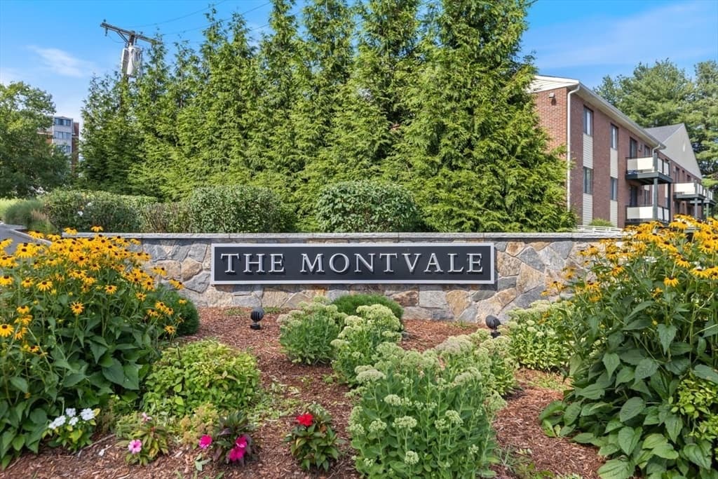 100 Ledgewood Dr # 410, Stoneham MA 02180 photo 2