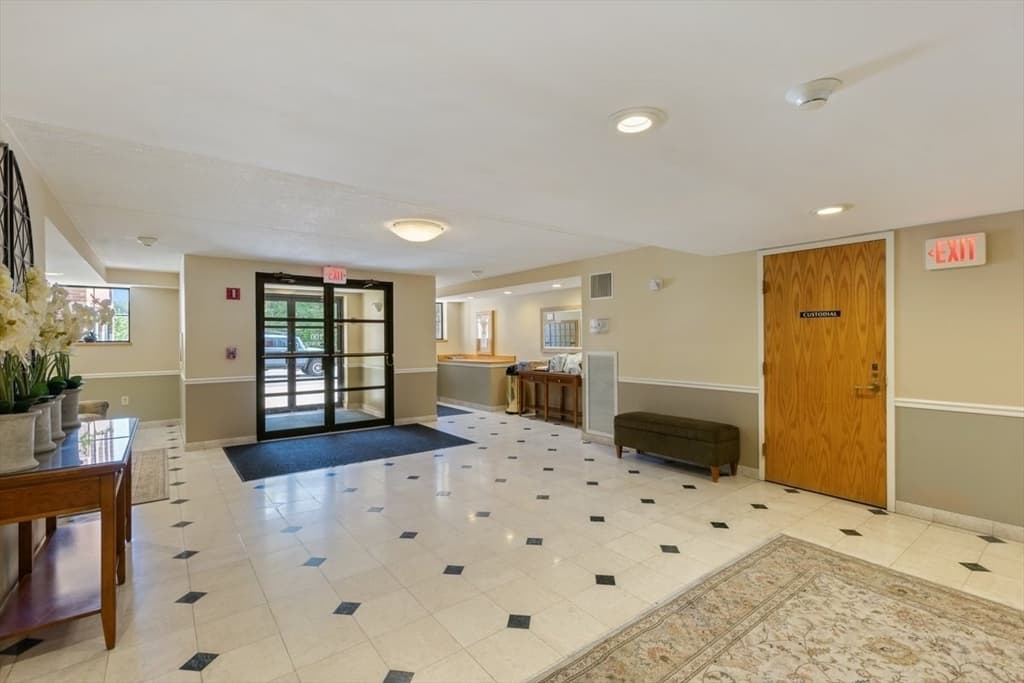 100 Ledgewood Dr # 410, Stoneham MA 02180 photo 5