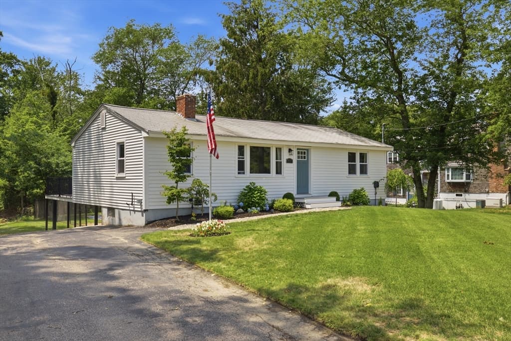 456 North St, Bridgewater MA 02324 photo 2