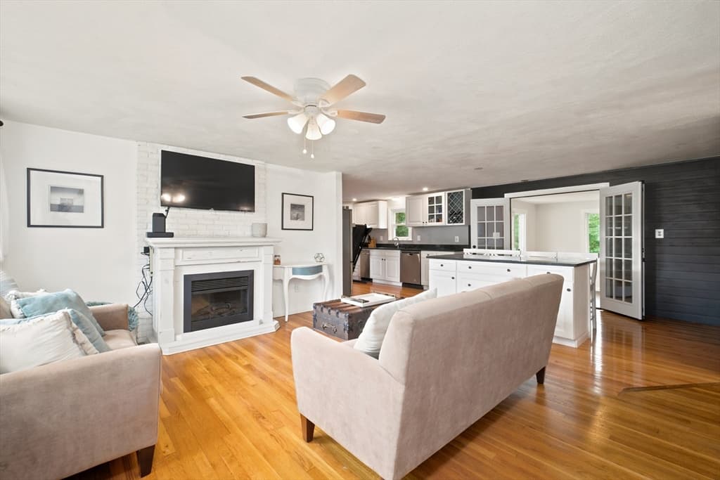 456 North St, Bridgewater MA 02324 photo 4