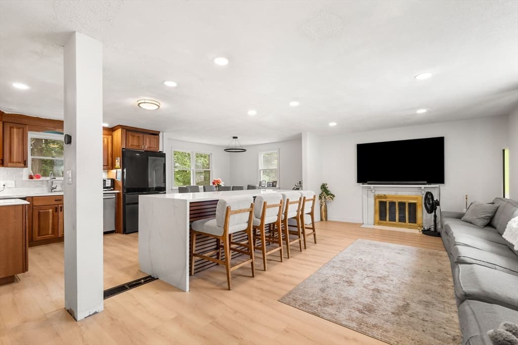 64 Spring View Drive, Lynn MA 01904 photo 2