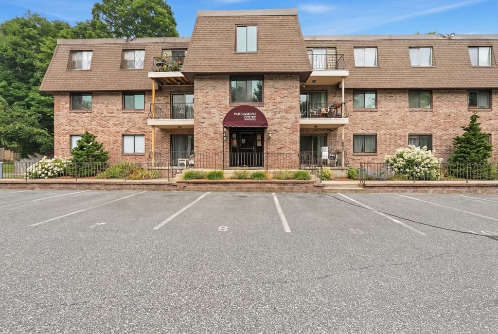 59 School St # B2, Northborough MA 01532