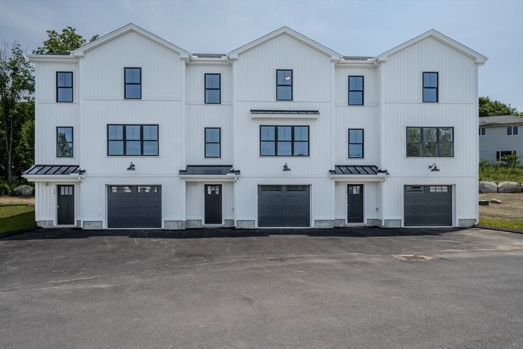 112 Genest St # 17, Dracut MA 01826