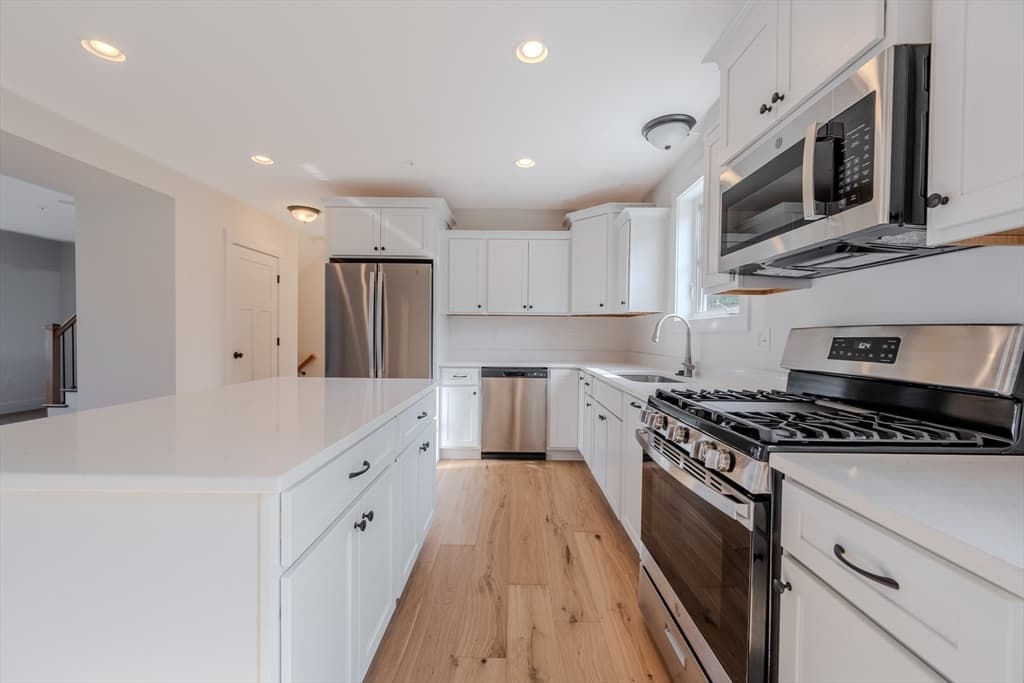 112 Genest St # 17, Dracut MA 01826 photo 4