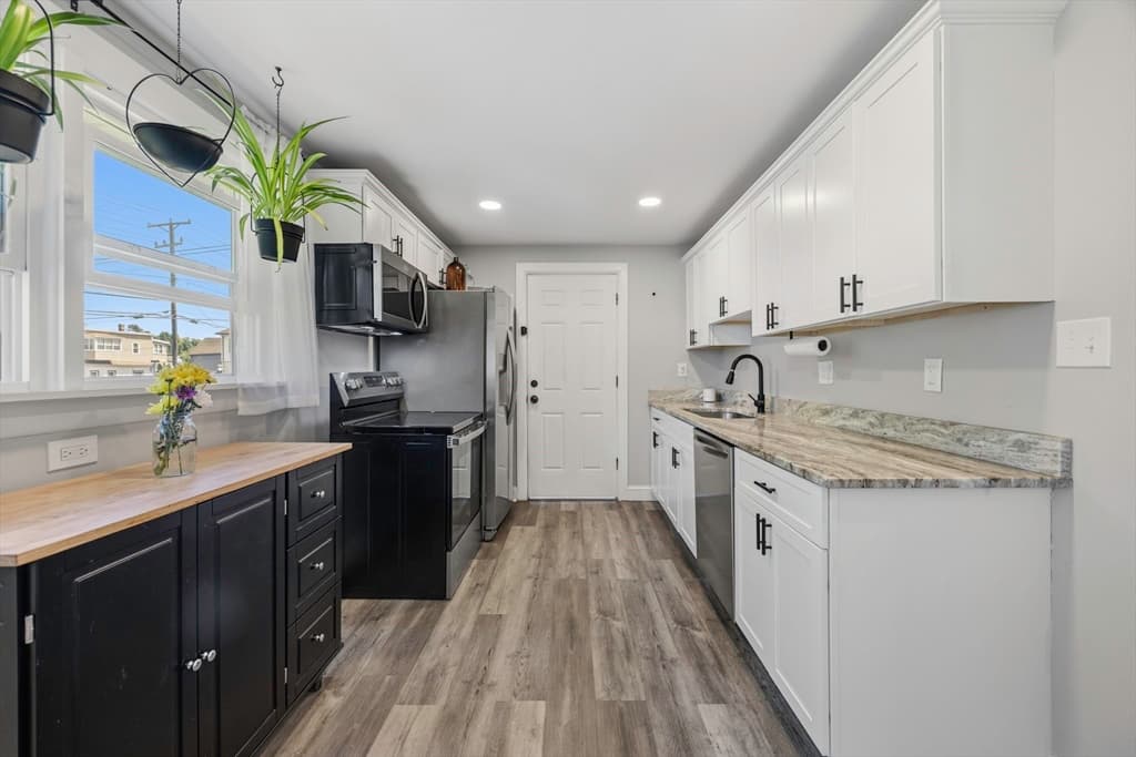 140 Everett St, Easthampton MA 01027