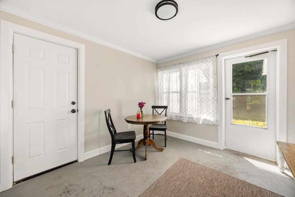 140 Everett St, Easthampton MA 01027 photo 4