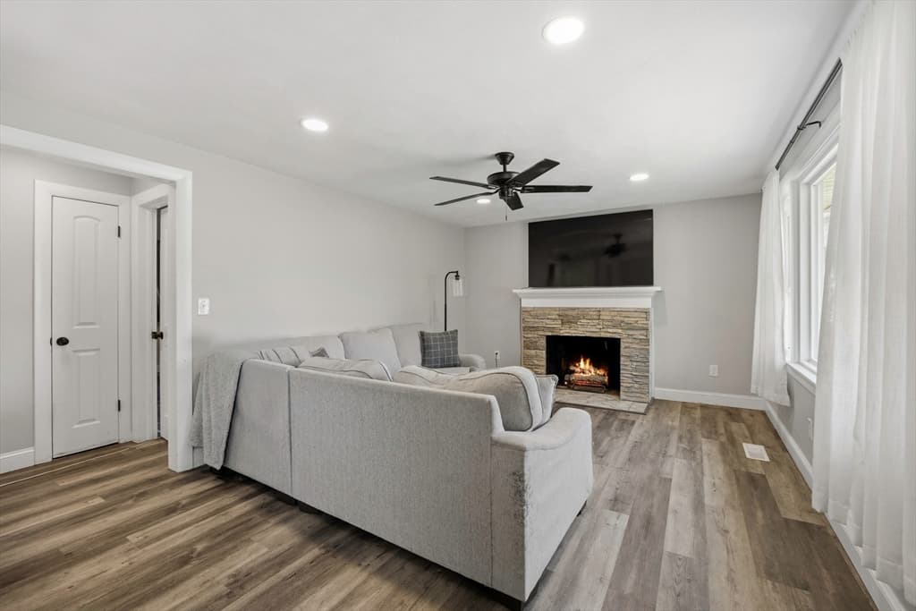 140 Everett St, Easthampton MA 01027 photo 8