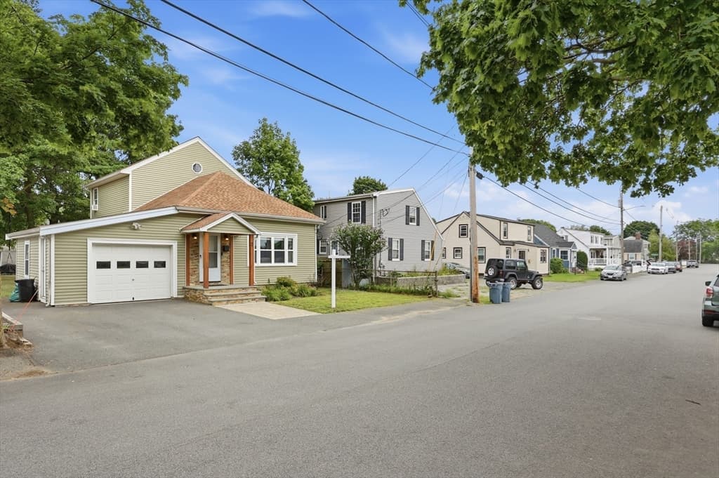 Single Family Residence at 2 Cashman Rd, Peabody MA 01960, Peabody, photo 2 of 37