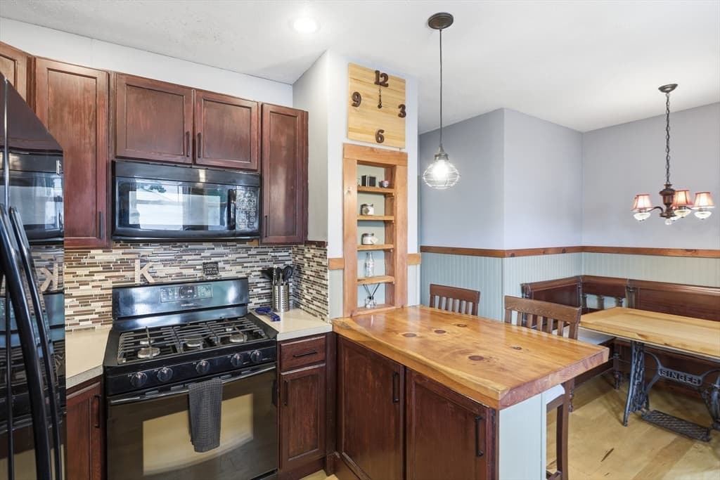 Single Family Residence at 2 Cashman Rd, Peabody MA 01960, Peabody, photo 13 of 37