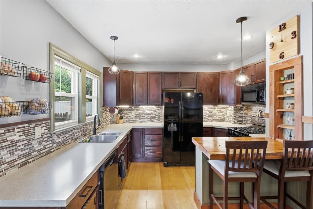 Single Family Residence at 2 Cashman Rd, Peabody MA 01960, Peabody, photo 9 of 37