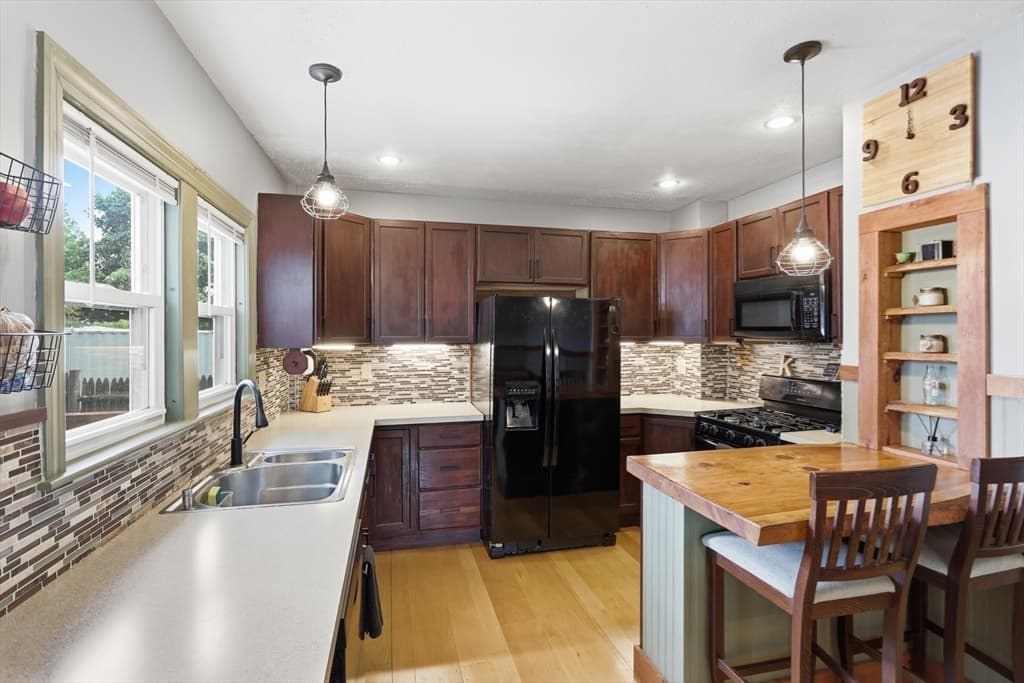 Single Family Residence at 2 Cashman Rd, Peabody MA 01960, Peabody, photo 10 of 37