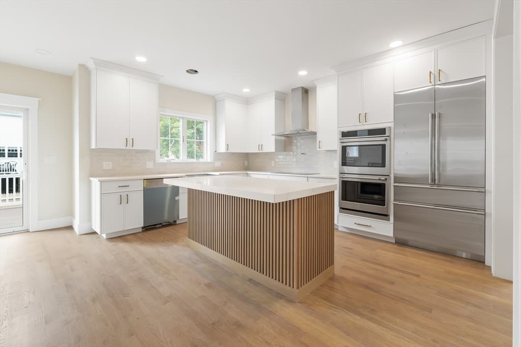 54 Hawthorn Ave, Needham MA 02492 photo 3