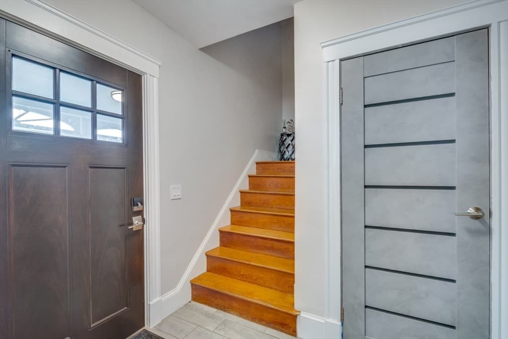 Single Family Residence at 25 Saint George Ave, Norwood MA 02062, photo 7 of 30