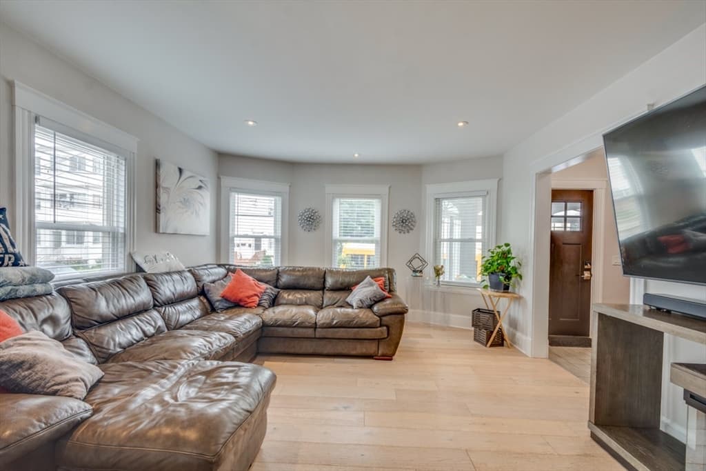 Single Family Residence at 25 Saint George Ave, Norwood MA 02062, photo 10 of 30