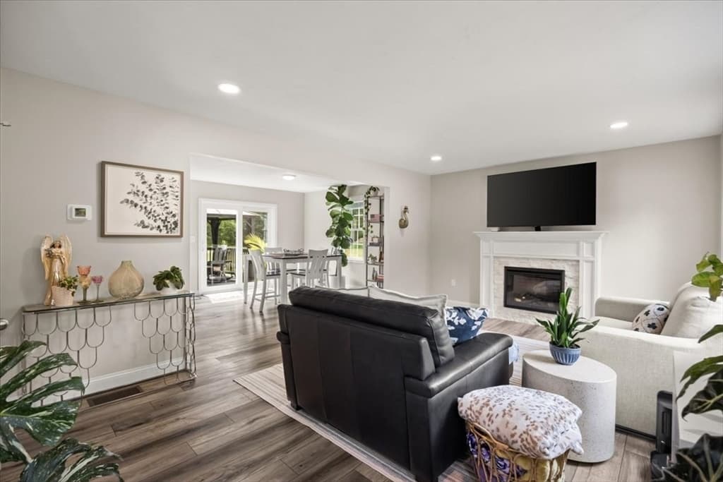 430 Thrasher St, Raynham MA 02767 photo 11