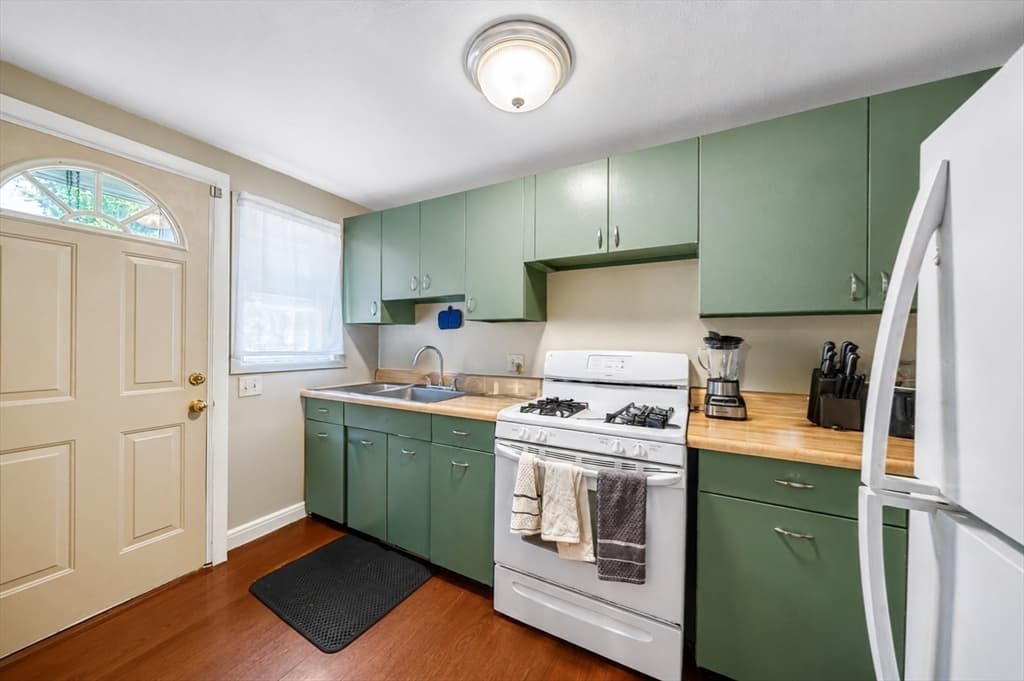 48 Manor Court # 48, Springfield MA 01118 photo 6