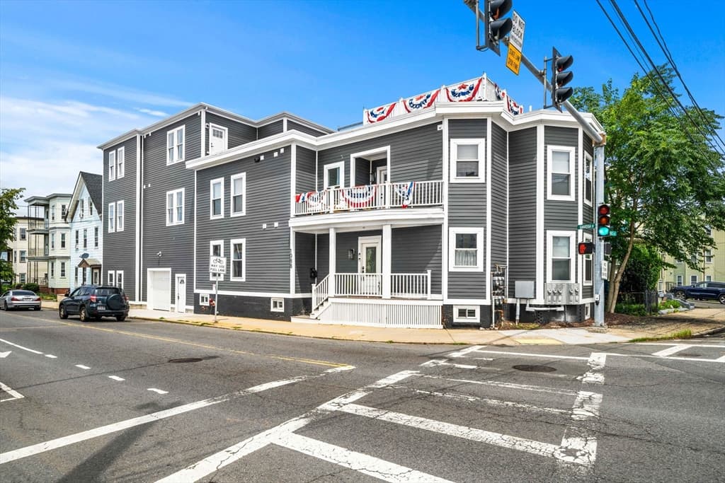 1088 Saratoga St # 3, Boston MA 02128