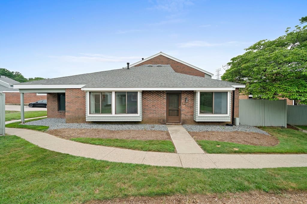 47 Rosewood Dr # 47, Stoughton MA 02072