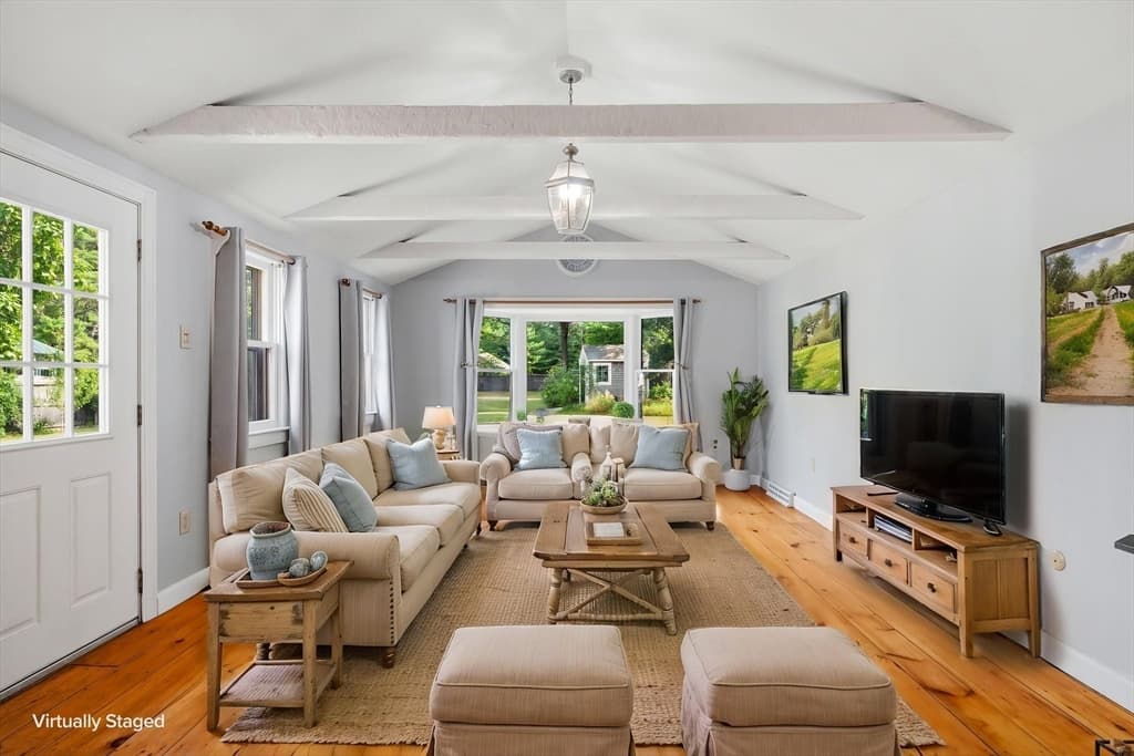 21 Pembroke St, Kingston MA 02364