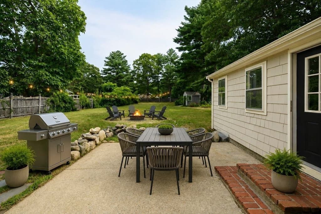 21 Pembroke St, Kingston MA 02364 photo 5