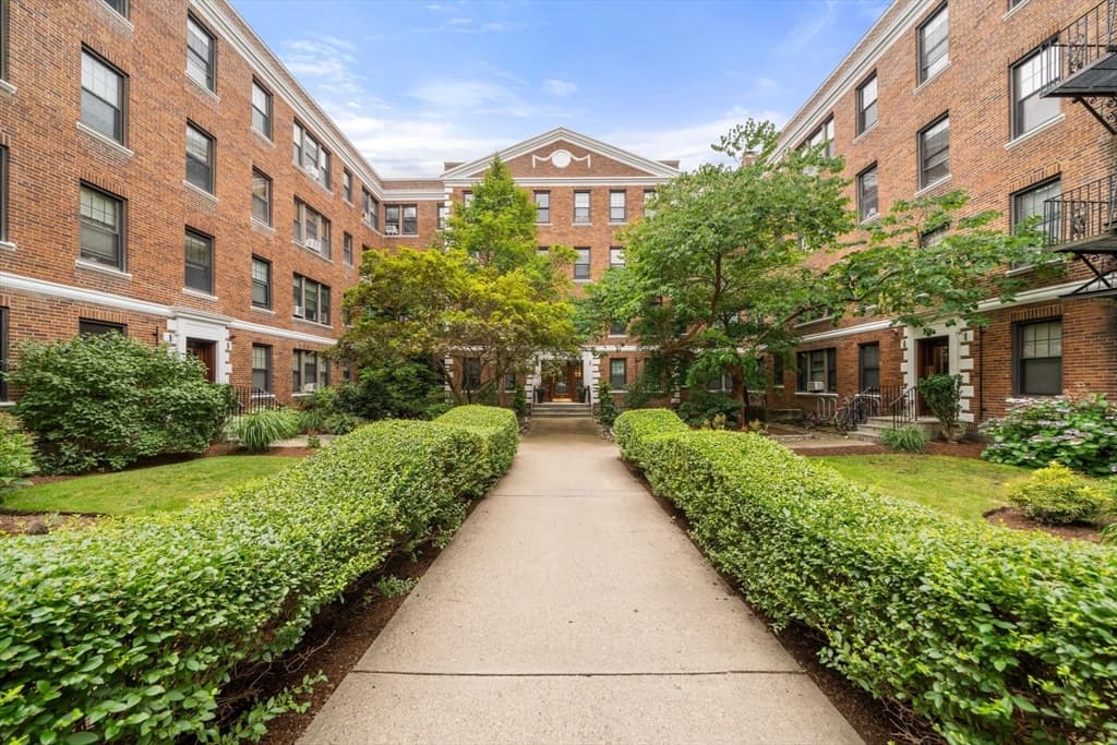 66 Queensberry St # 218, Boston MA 02215