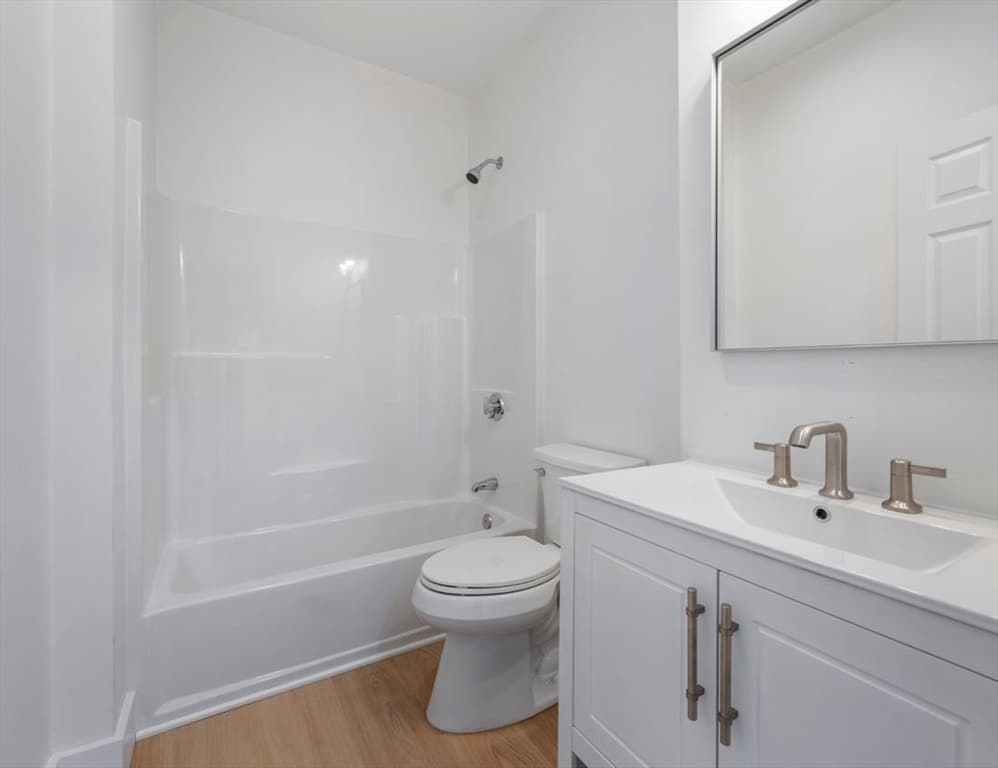 5-9 Family at 566 Shirley St, Winthrop MA 02152, Winthrop, photo 12 of 20