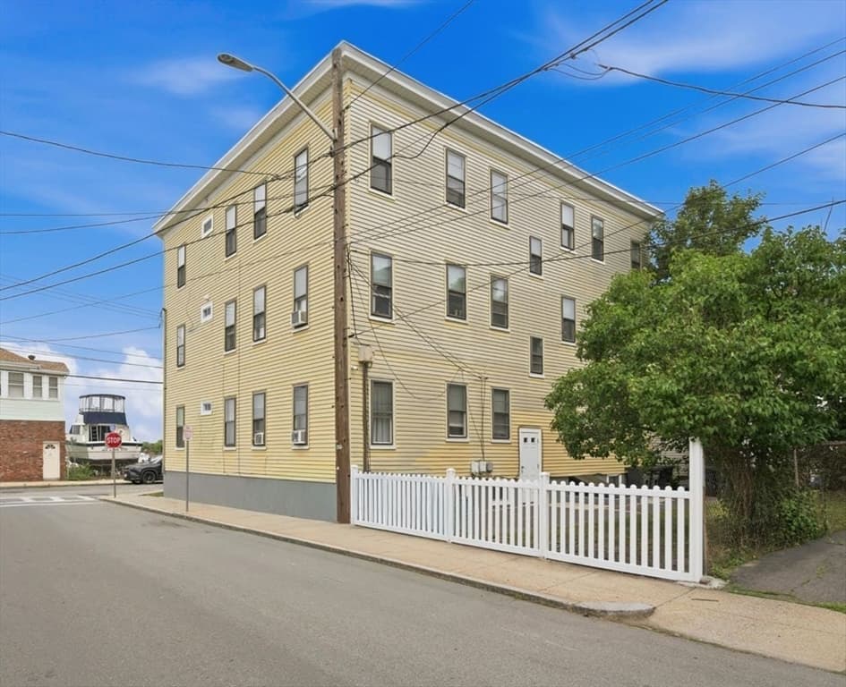 5-9 Family at 566 Shirley St, Winthrop MA 02152, Winthrop, photo 3 of 20