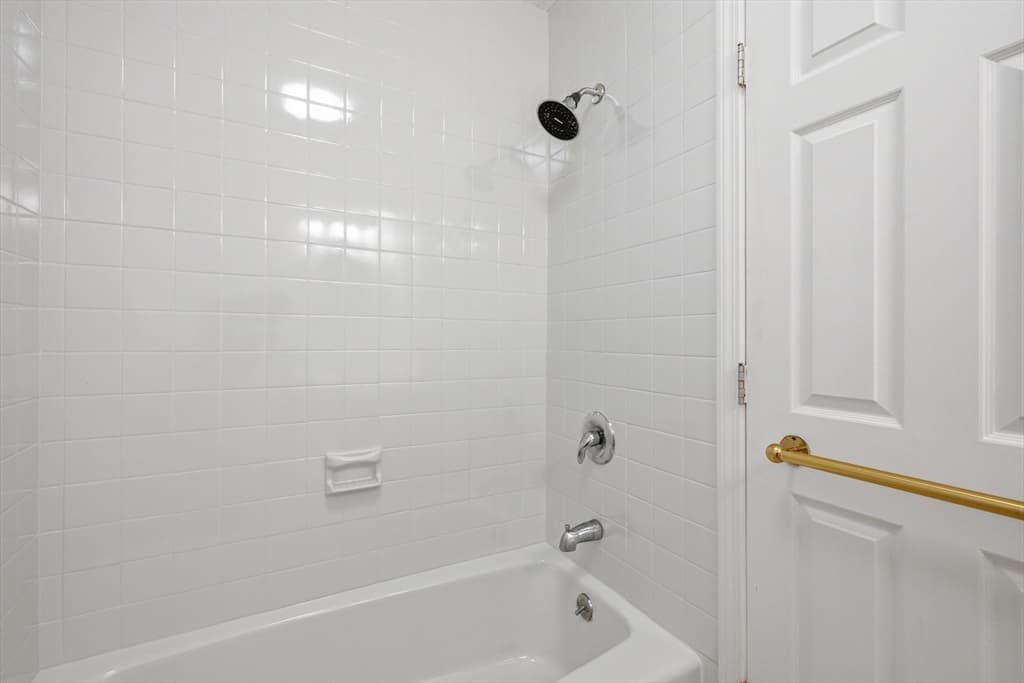 5 April Ln # 33, Lexington MA 02421 photo 18