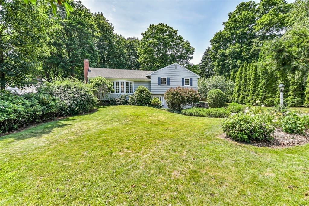 315 Hale St, Beverly MA 01915 photo 2