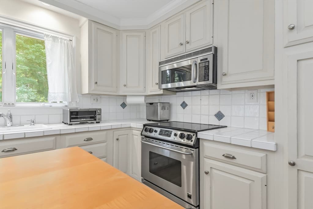 315 Hale St, Beverly MA 01915 photo 13