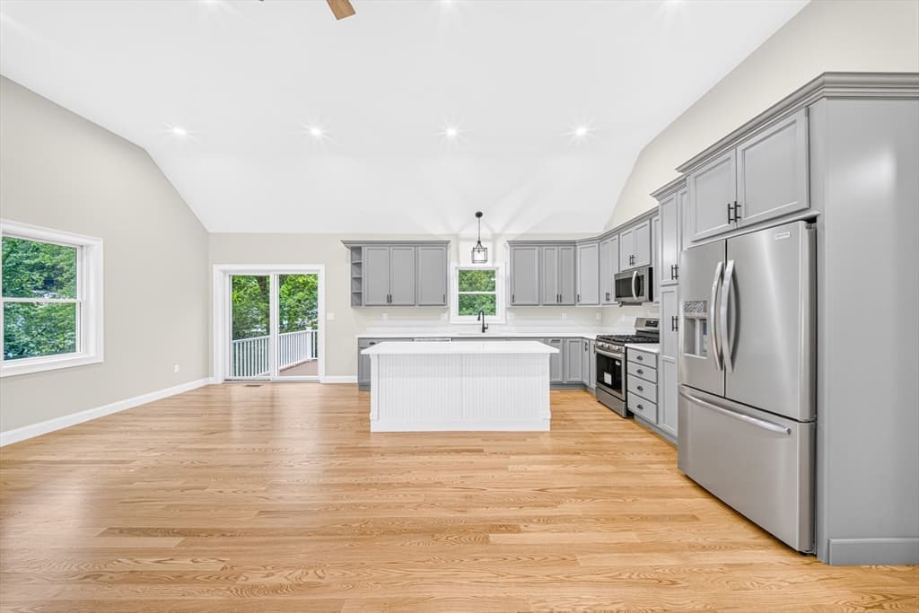 Single Family Residence at 6 Mchugh Ave, Billerica MA 01821, Billerica, photo 6 of 42