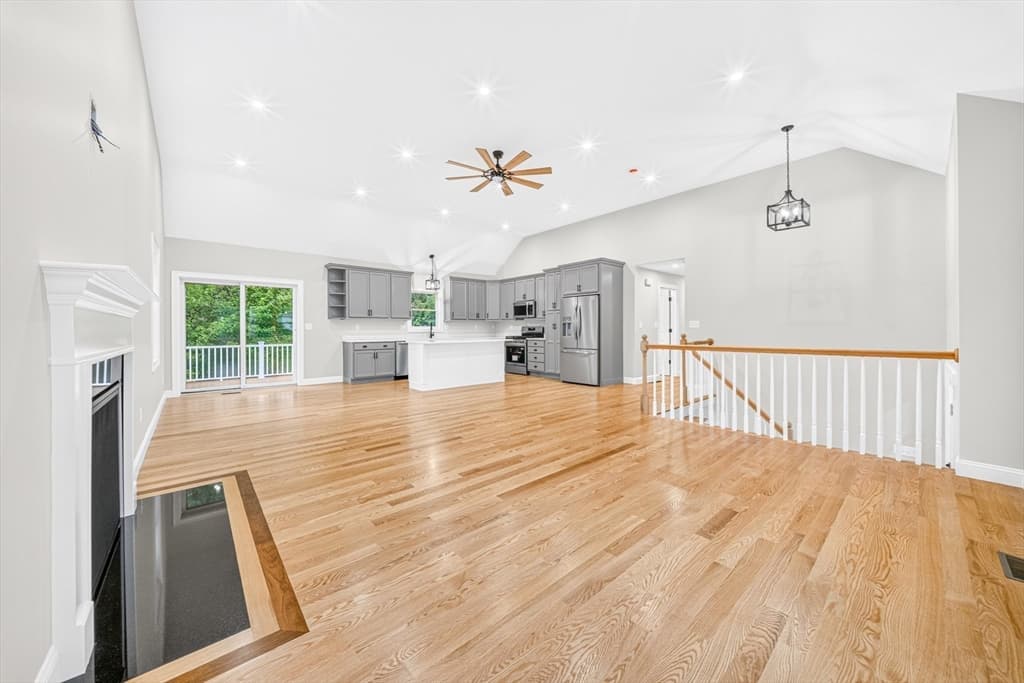 Single Family Residence at 6 Mchugh Ave, Billerica MA 01821, Billerica, photo 3 of 42