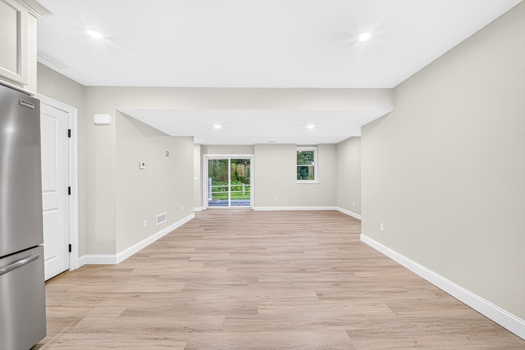 Single Family Residence at 6 Mchugh Ave, Billerica MA 01821, Billerica, photo 32 of 42