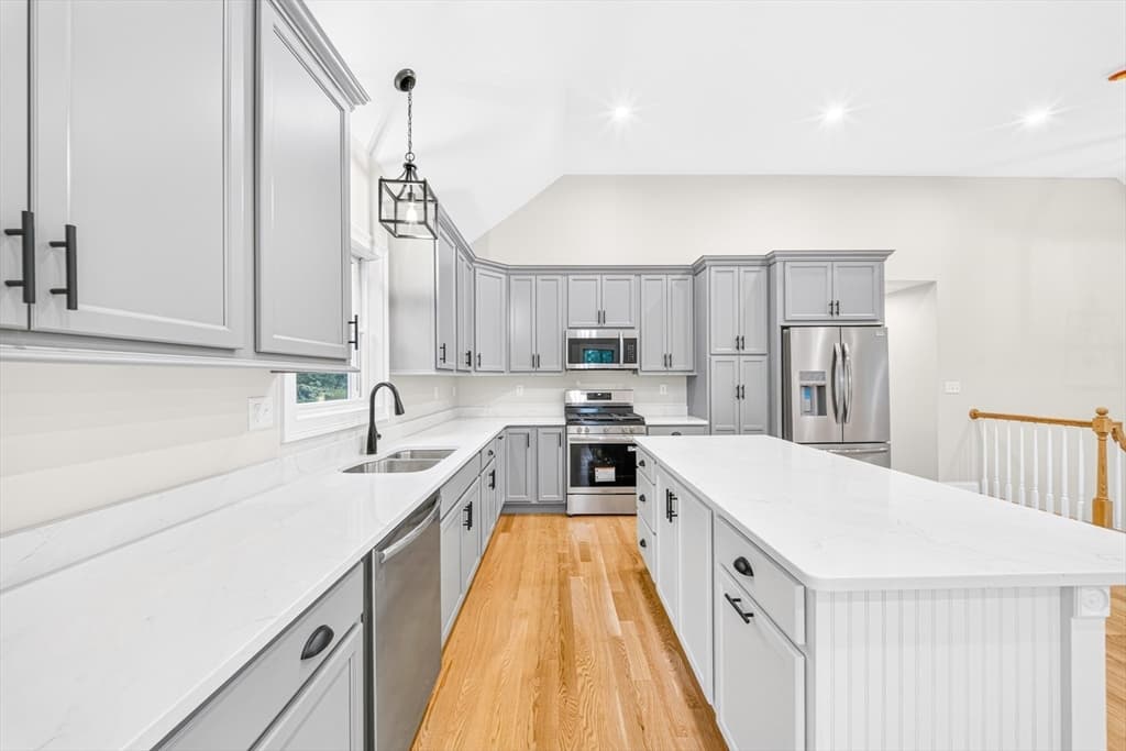 Single Family Residence at 6 Mchugh Ave, Billerica MA 01821, Billerica, photo 9 of 42
