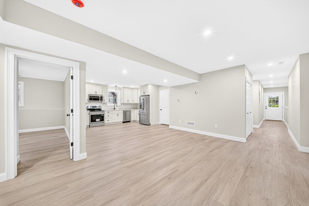 Single Family Residence at 6 Mchugh Ave, Billerica MA 01821, Billerica, photo 30 of 42