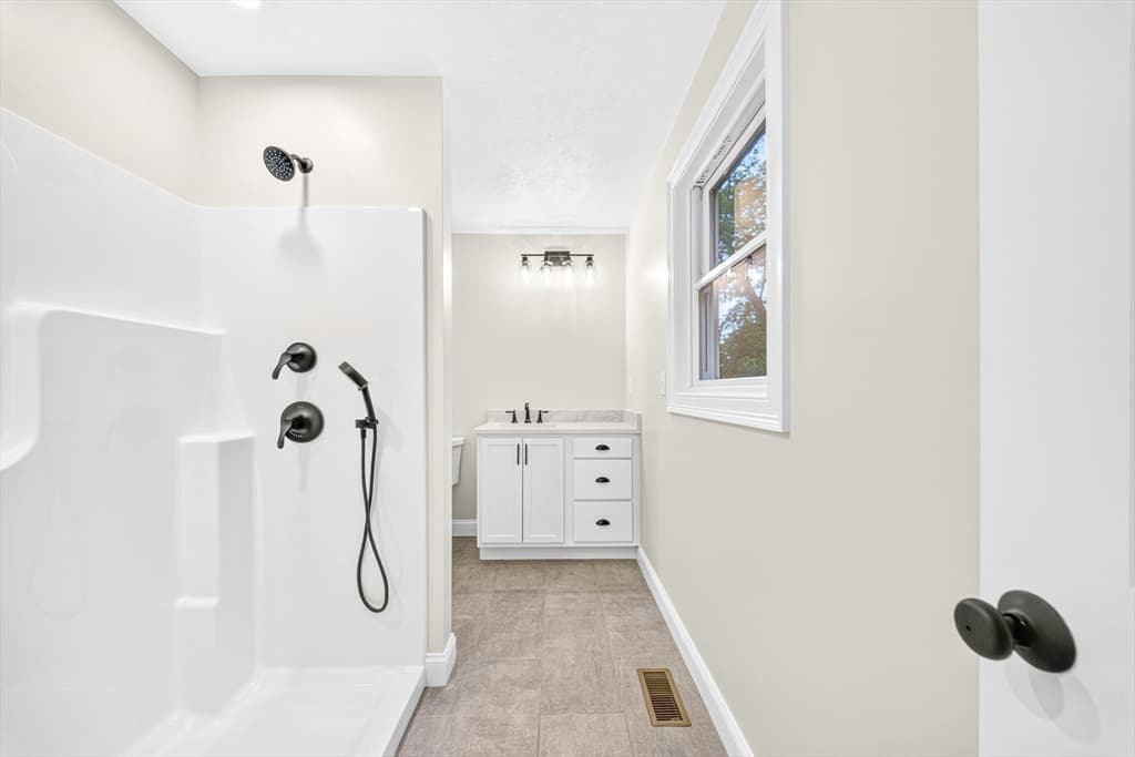 Single Family Residence at 6 Mchugh Ave, Billerica MA 01821, Billerica, photo 19 of 42
