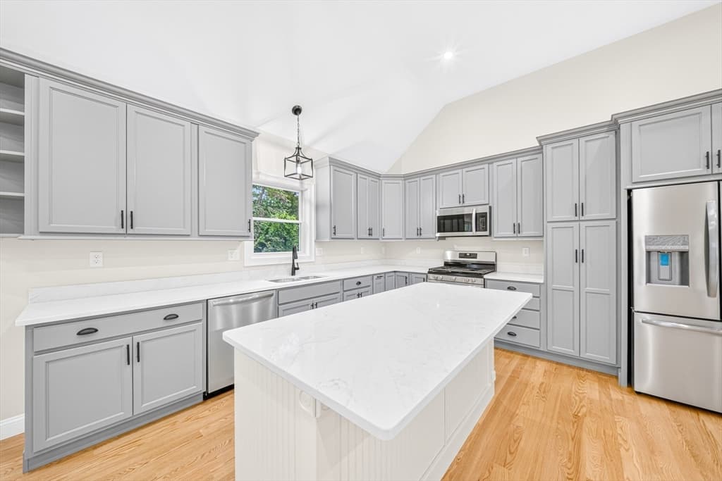 Single Family Residence at 6 Mchugh Ave, Billerica MA 01821, Billerica, photo 4 of 42