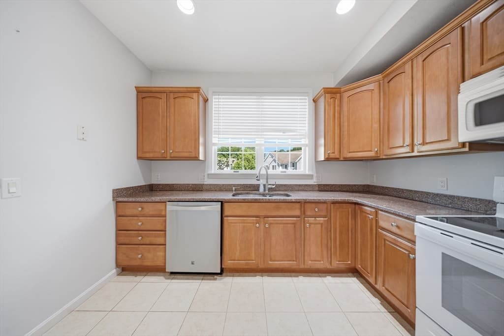 140 Commonwealth Ave # 7, North Attleboro MA 02760 photo 12