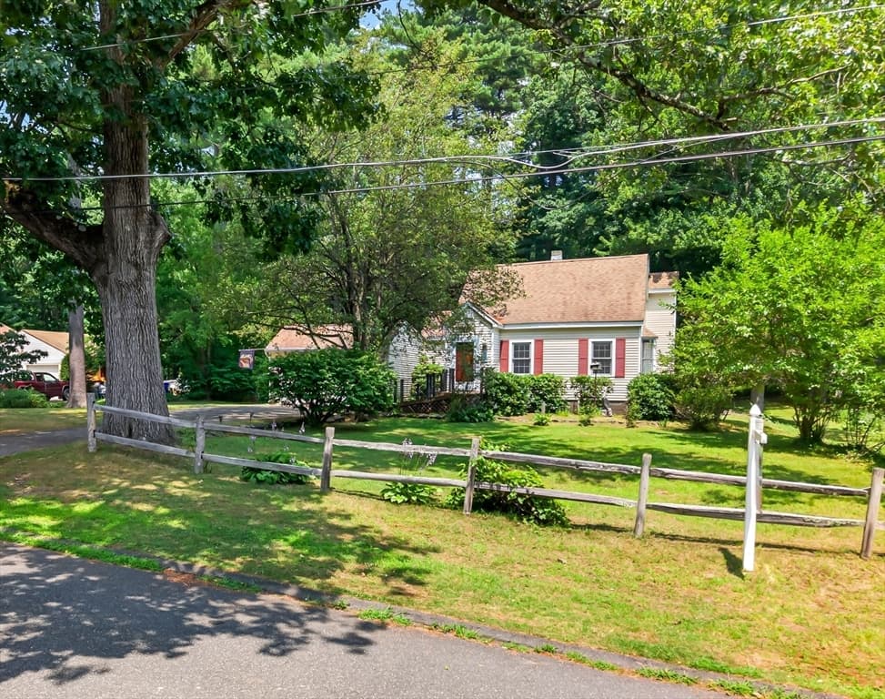 121 Poplar St, Greenfield MA 01301