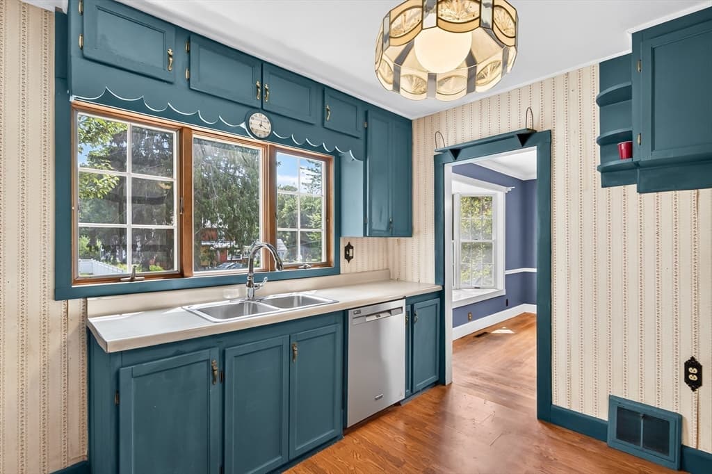 Single Family Residence at 121 Poplar St, Greenfield MA 01301, Greenfield, photo 9 of 42