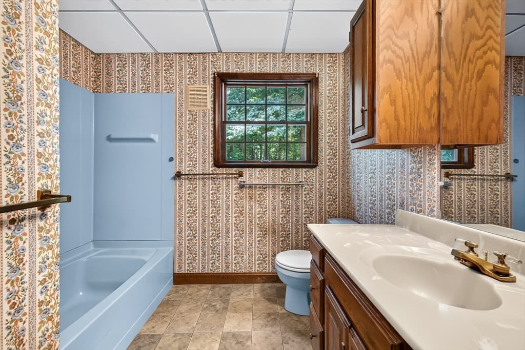 Single Family Residence at 121 Poplar St, Greenfield MA 01301, Greenfield, photo 14 of 42