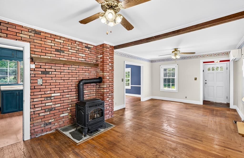 Single Family Residence at 121 Poplar St, Greenfield MA 01301, Greenfield, photo 4 of 42