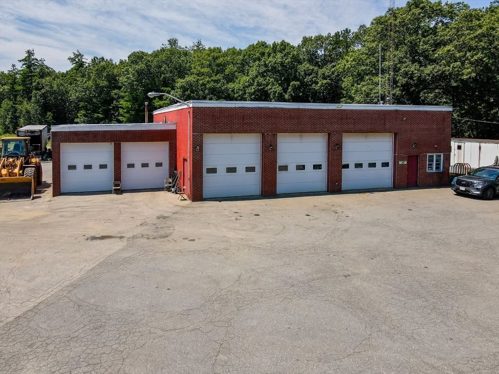 625 Broadway, Dracut MA 01826 photo 3
