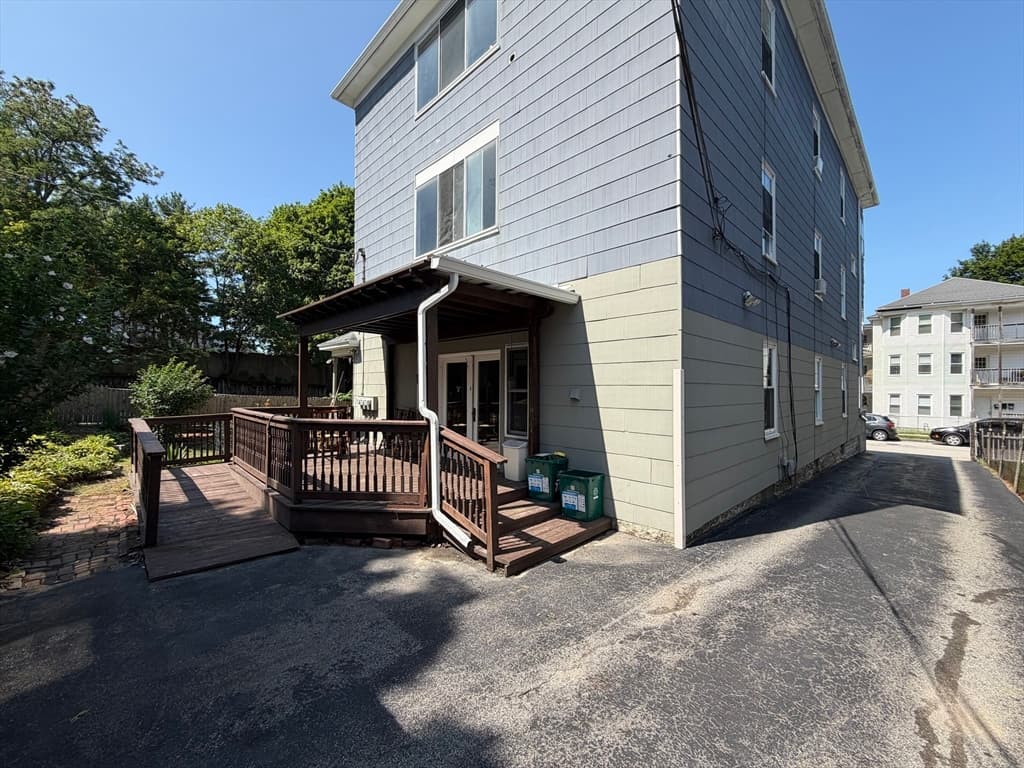 76 Paine St, Worcester MA 01605 photo 6