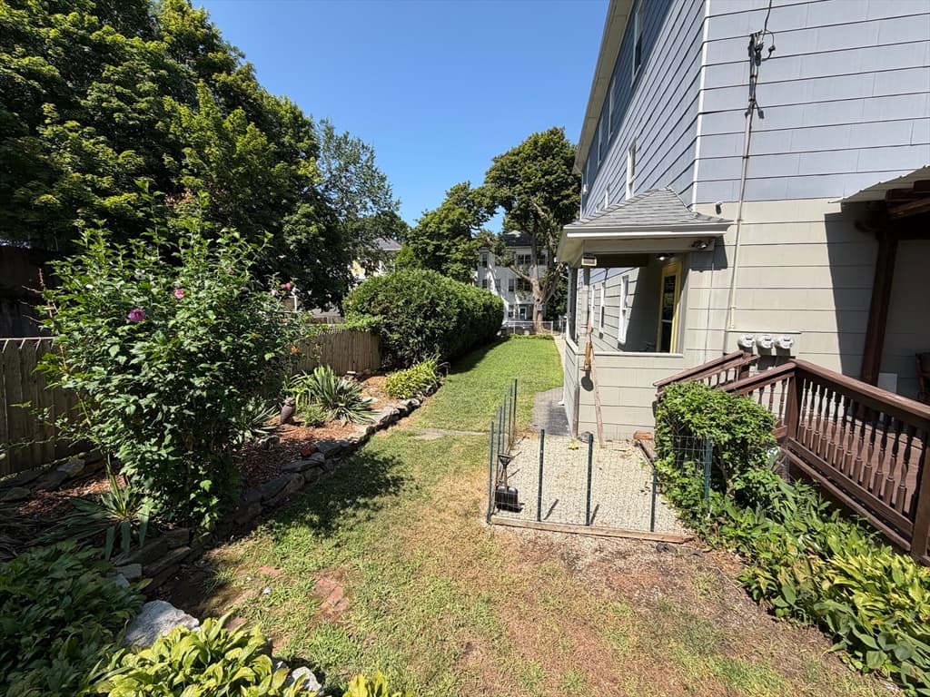 76 Paine St, Worcester MA 01605 photo 9