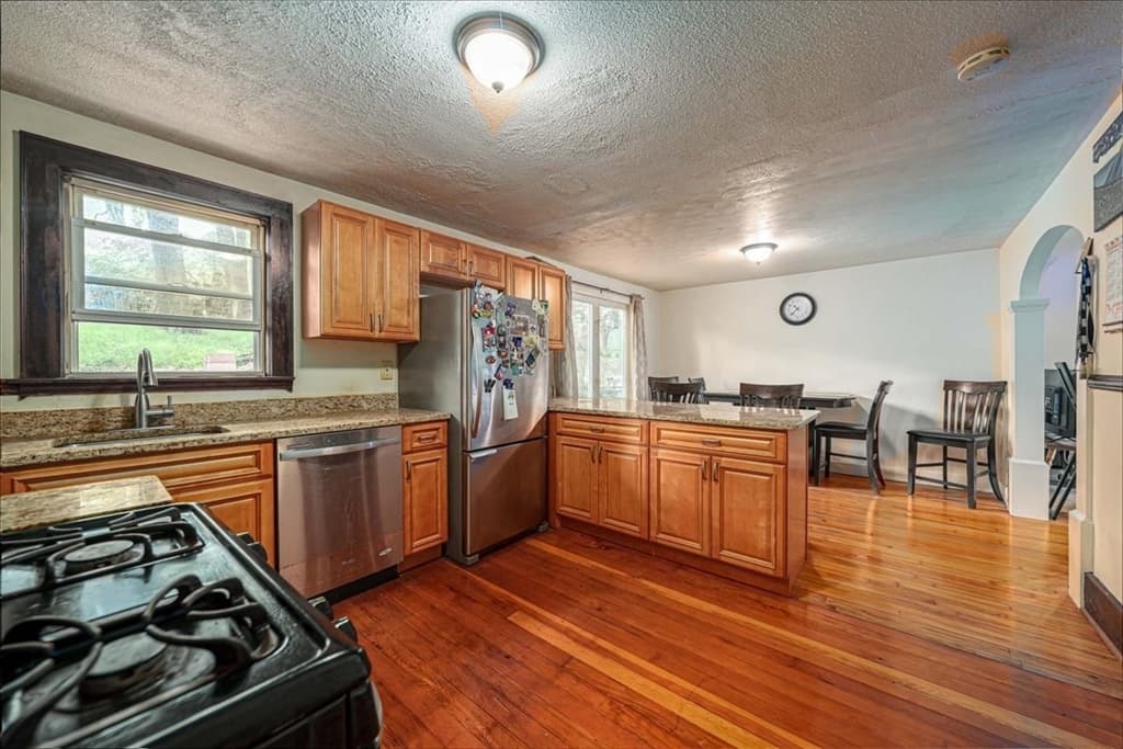 Single Family Residence at 25 Marilyn Drive, Auburn MA 01501, Auburn, photo 6 of 24