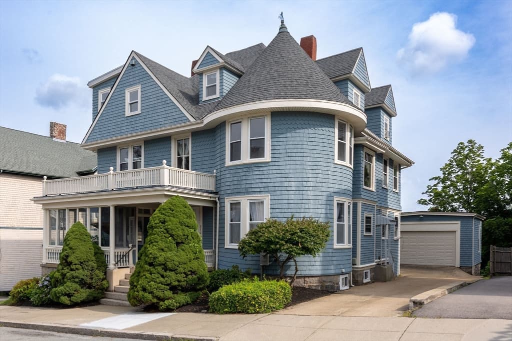 330 Lincoln Ave, Fall River MA 02720